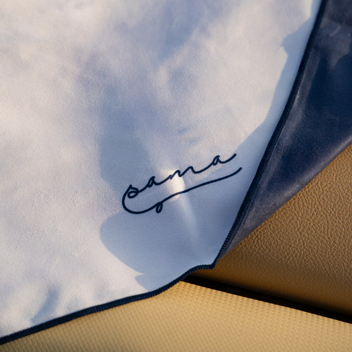 Dual-Sided Beach Towel Navy Blue close up white